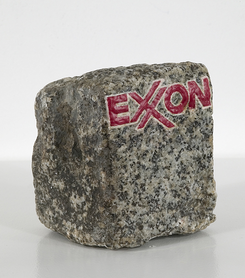 galerie art display exxon logo paris